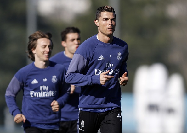 Ronaldo bi xo hang, dong doi an mung phan khich hinh anh