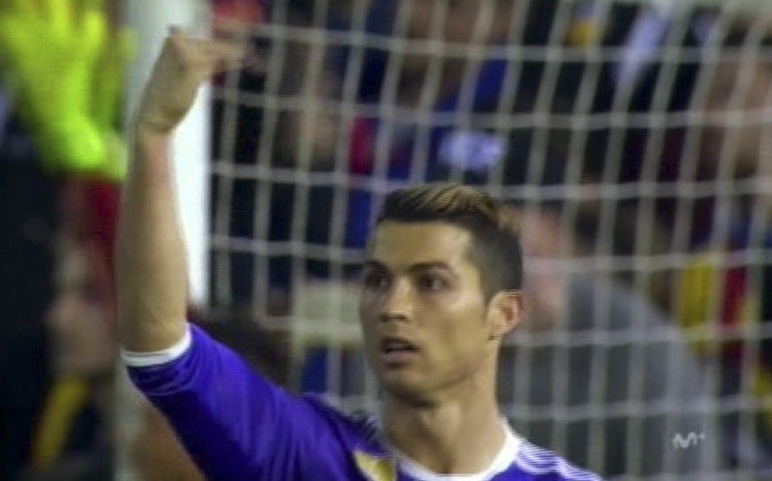 Ronaldo keu goi thu thanh Navas dang cao tan cong hinh anh