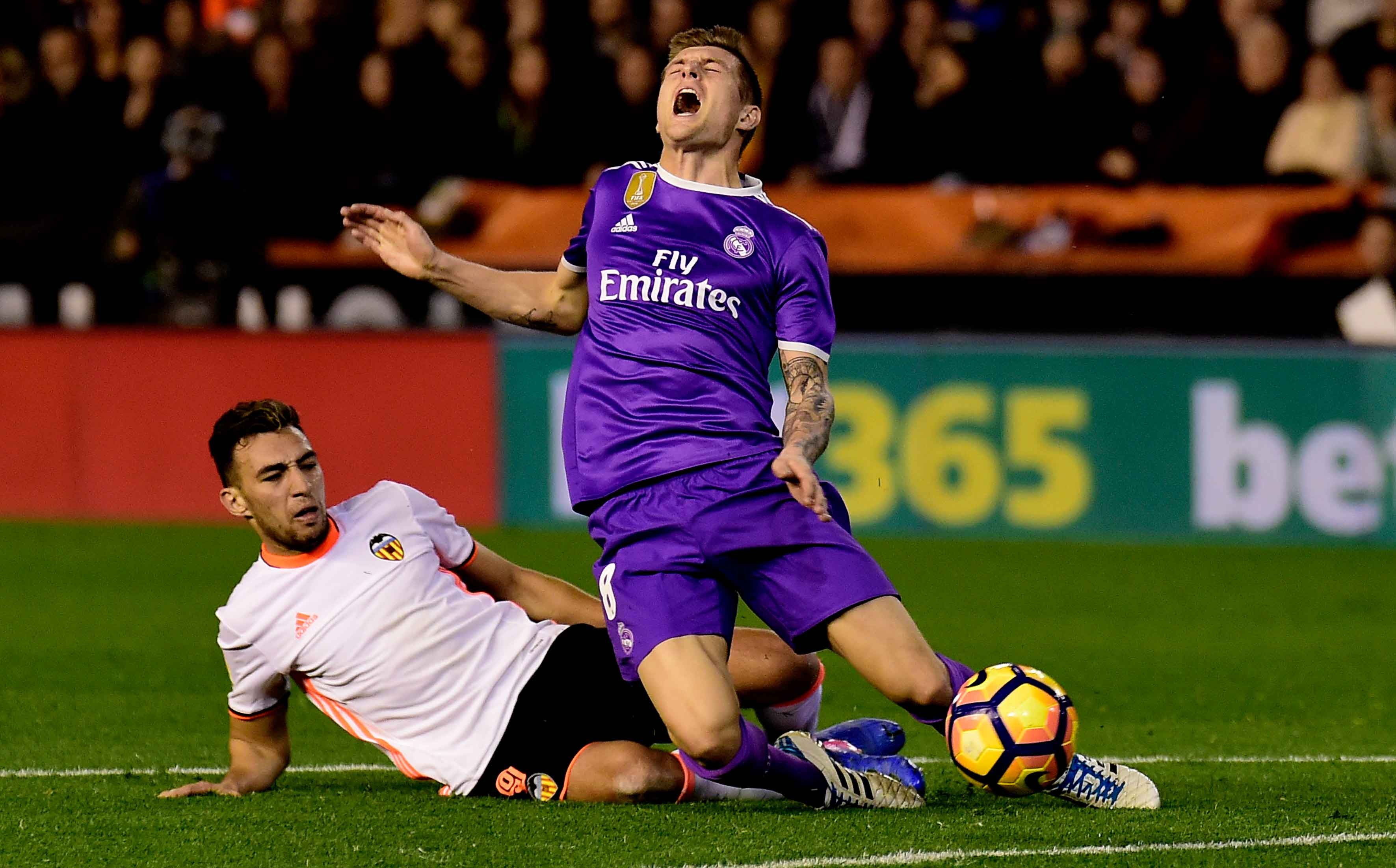 Real van bai tran truoc Valencia anh 2