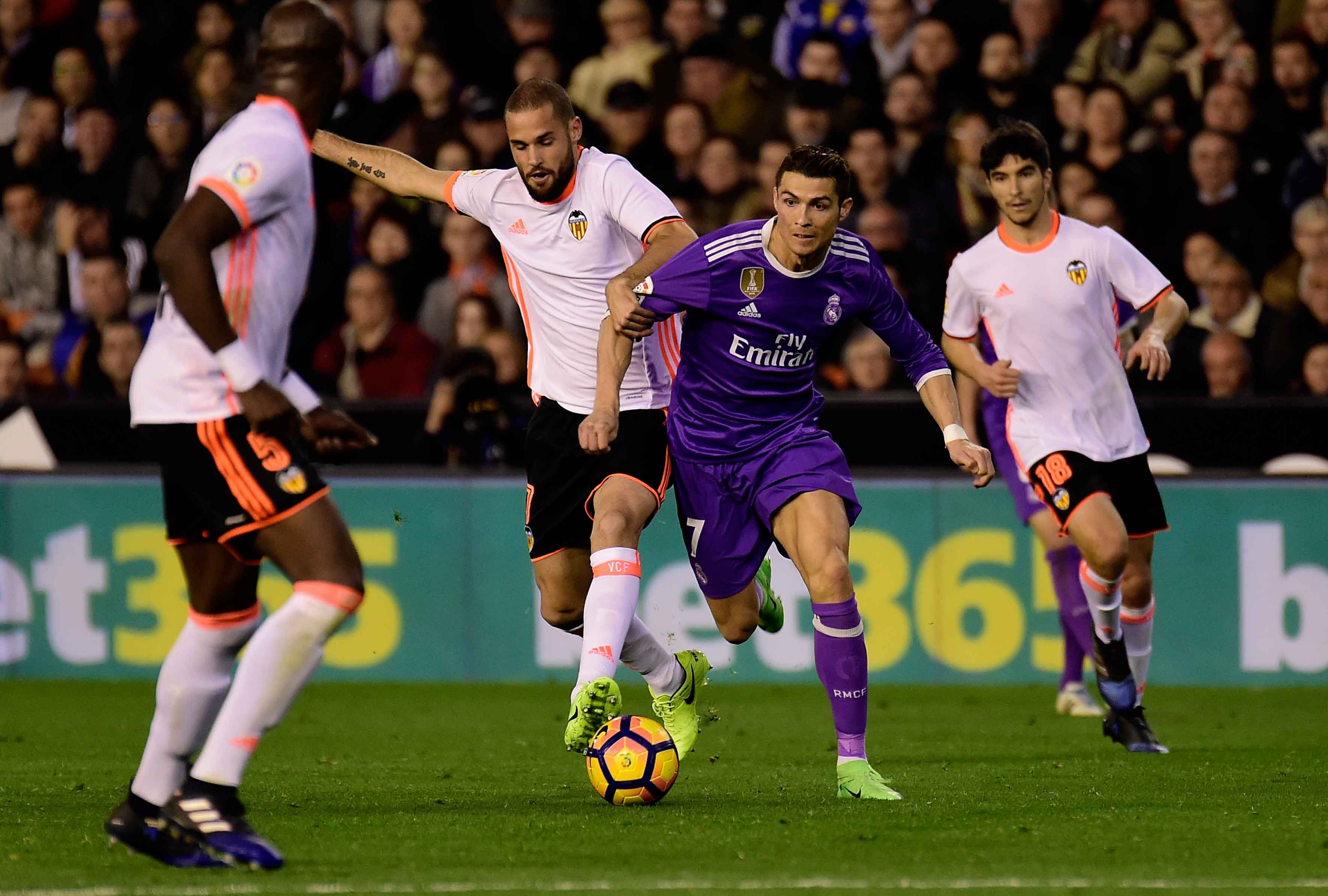 Real van bai tran truoc Valencia anh 9