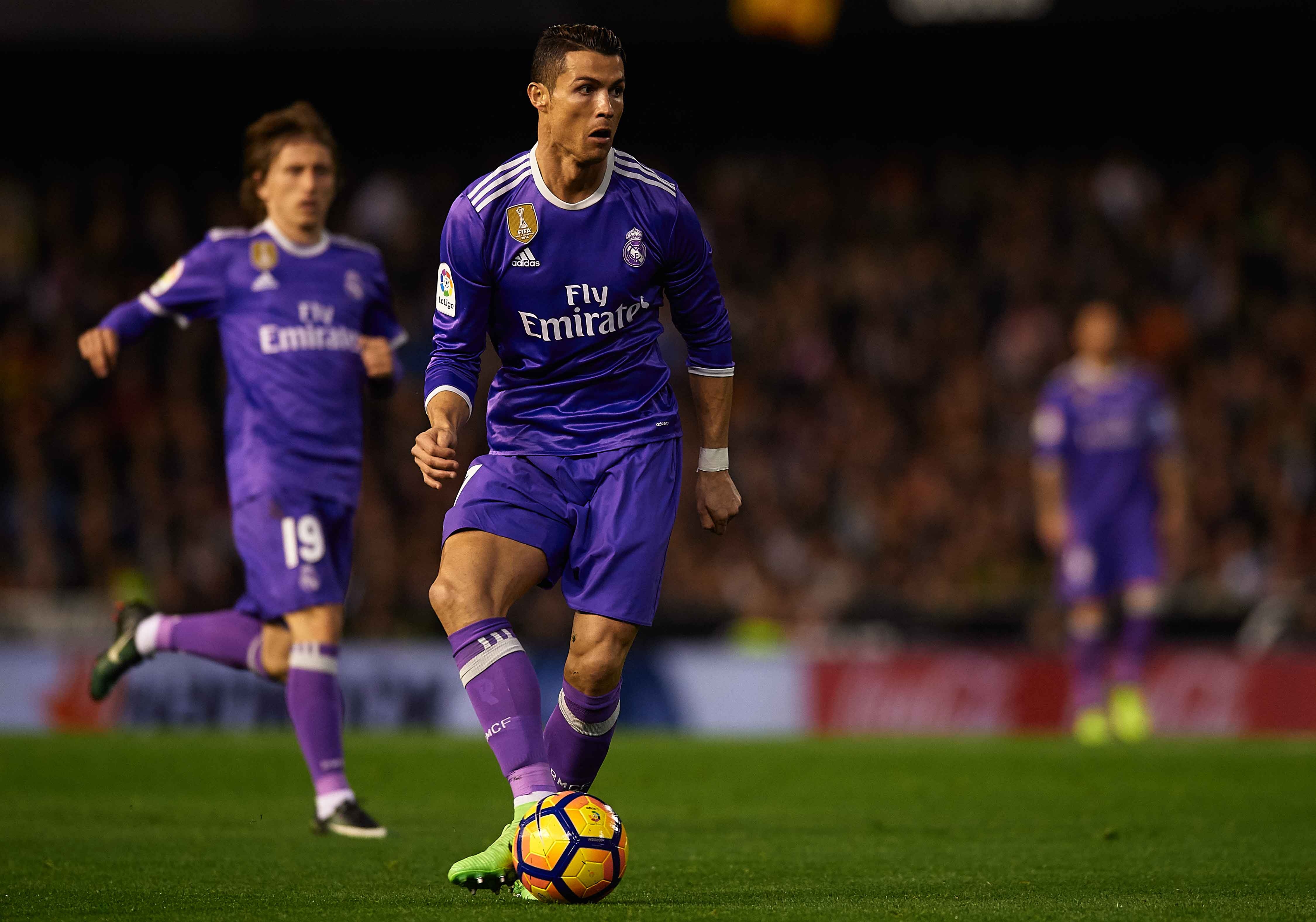 Real van bai tran truoc Valencia anh 10