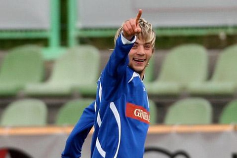 Doi bong lap ke hoach dua tru cot ra tu hinh anh