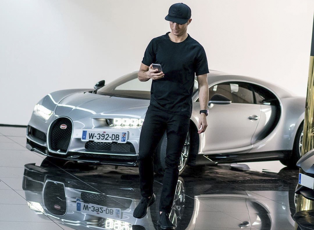 Ronaldo lai thu sieu xe Bugatti Chiron hinh anh