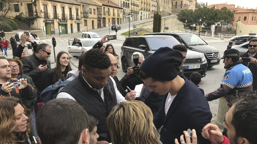 Ban gai Ronaldo bi chi trich anh 5