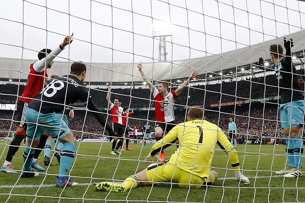 Ban phan luoi nha hiem co cua thu mon Jeroen Zoet hinh anh