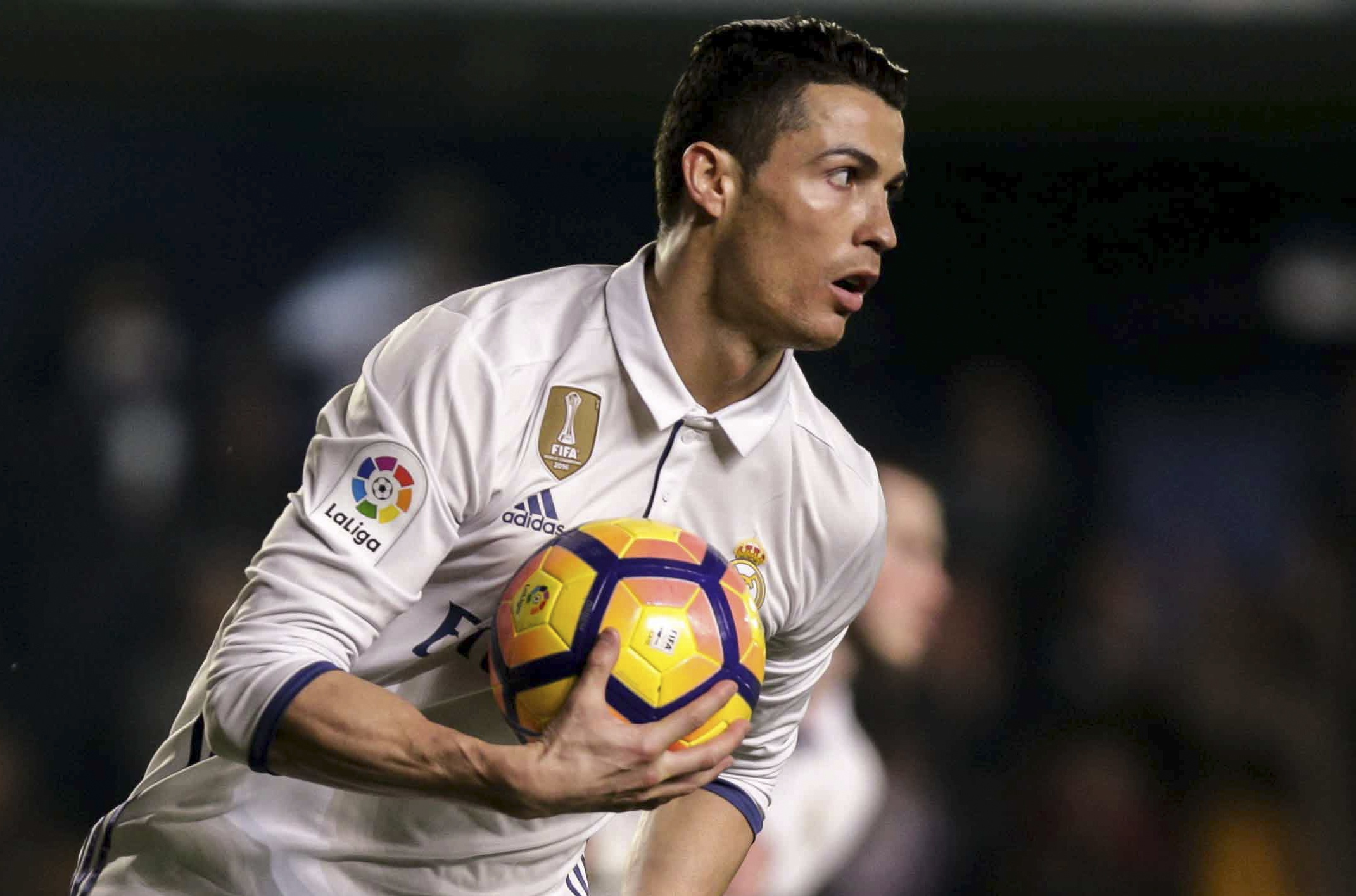 Ronaldo lap cong, Real nguoc dong du bi dan 2 ban hinh anh