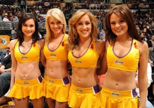 Vu dao goi cam cua dan hoat nao vien Lakers hinh anh