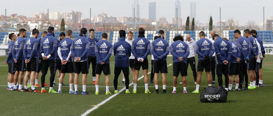 Ronaldo phai tap mot minh anh 1