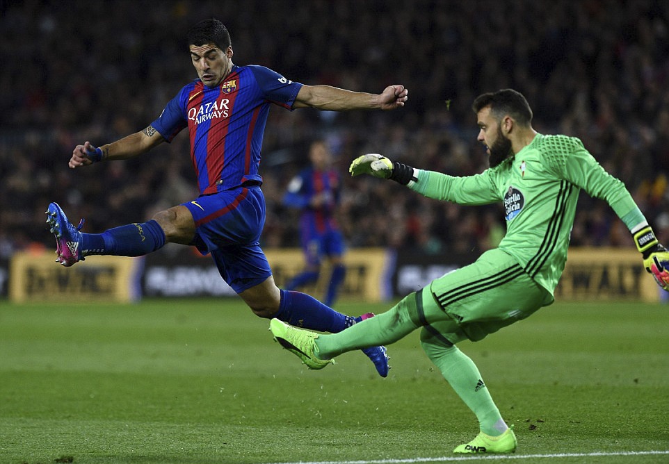 Messi lap cu dup ban thang anh 11