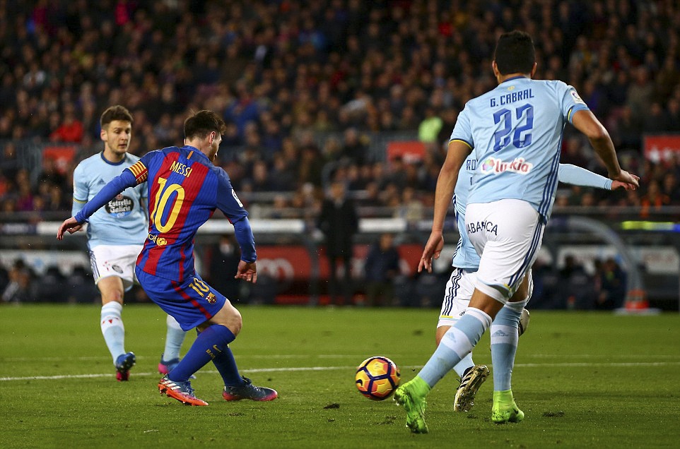 Messi lap cu dup ban thang anh 9