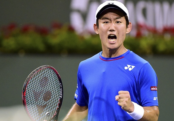 Tai nang tre Nhat Ban suyt gay dia chan tai Indian Wells hinh anh