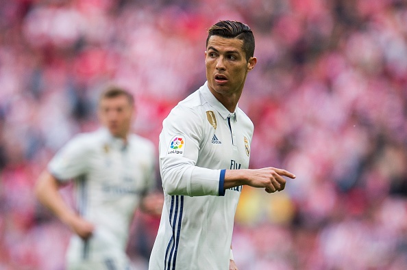 Ronaldo vang tuc khi bi thay ra? hinh anh