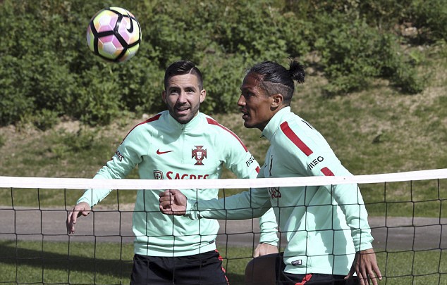 Ronaldo tuoi cuoi tap luyen anh 9