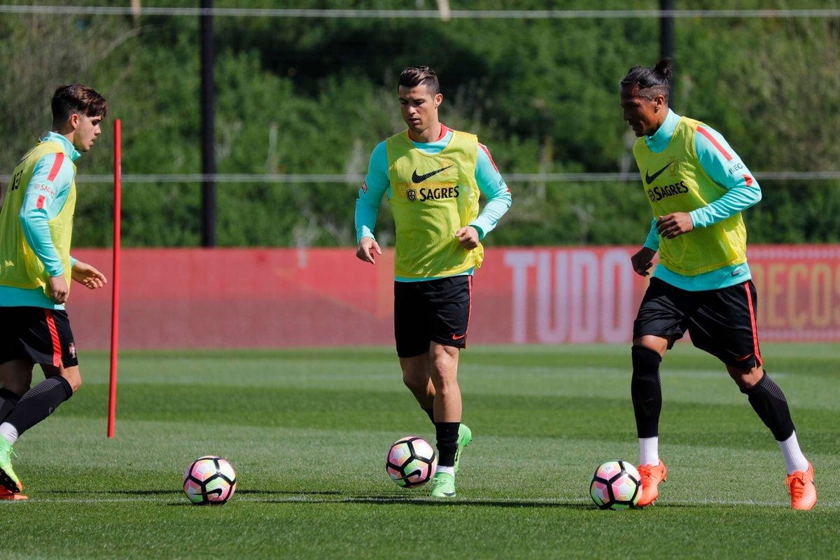 Ronaldo tuoi cuoi tap luyen anh 4