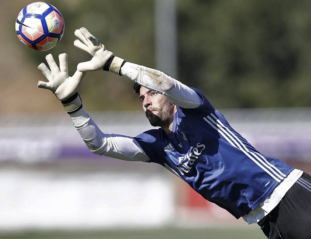 Ronaldo dùng tay chọc vào chỗ nhạy cảm ảnh 8 Ronaldo dung tay choc vao cho nhay cam anh 8