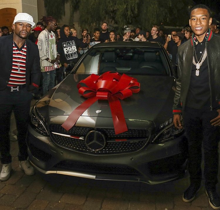 Con trai Mayweather nhận xe sang ảnh 3 Con trai Mayweather nhan xe sang anh 3