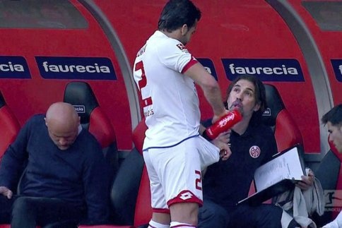 Hau ve tuoi nuoc vao 'vung kin' khi chuan bi ra san hinh anh