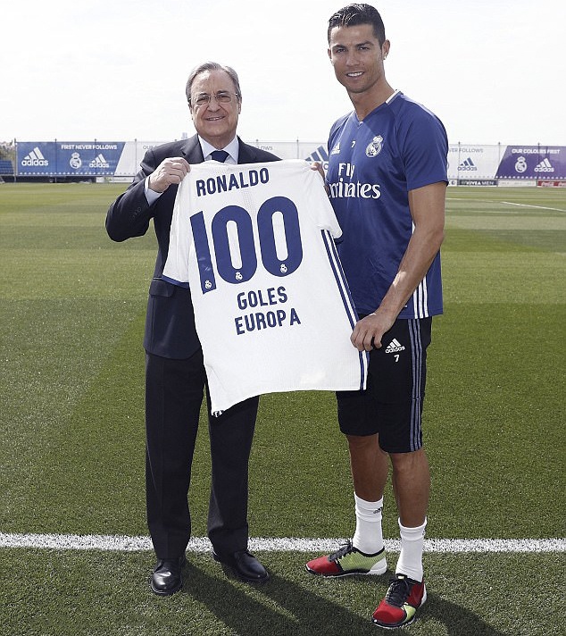 Ronaldo được tôn vinh ảnh 2 Ronaldo duoc ton vinh anh 2