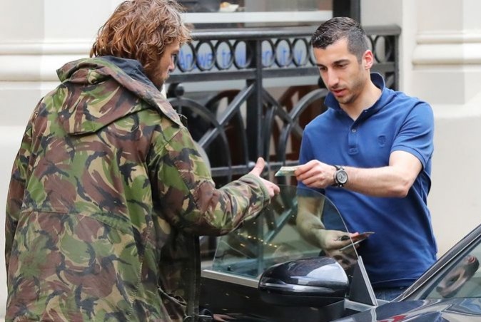 Sao MU the hien nghia cu cao dep tren pho hinh anh