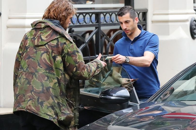 Sao MU thể hiện nghĩa cử cao đẹp ảnh 1 Sao MU the hien nghia cu cao dep anh 1