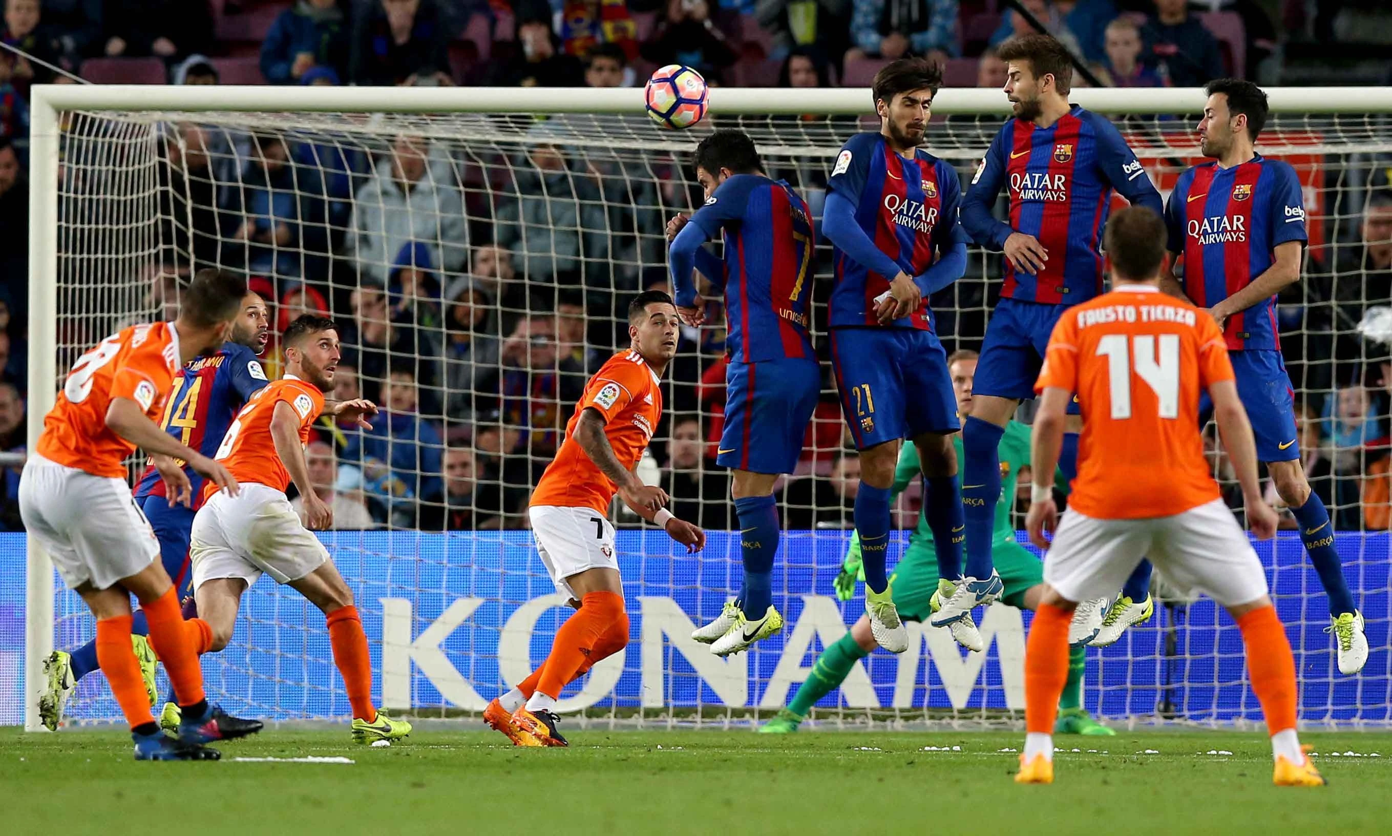 Messi lap cu dup anh 10