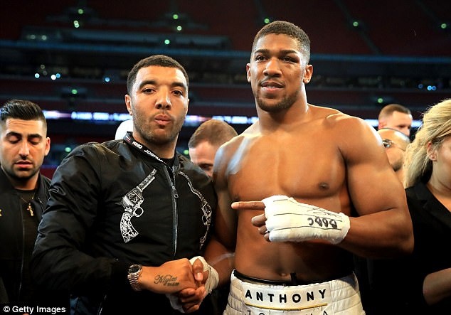 dau moc buon cua 'Tien si bua thep' anh 10