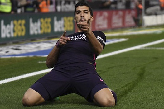 Luis Suarez lap cu dup, Barca giu vung ngoi dau hinh anh