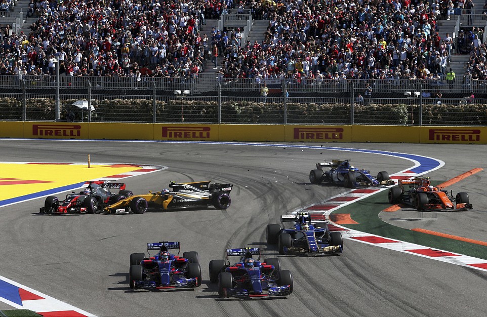 Vettel tuot danh hieu Russian GP anh 6