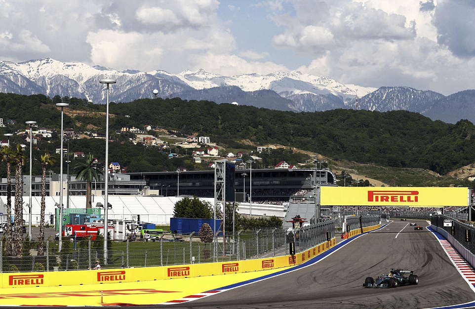 Vettel tuot danh hieu Russian GP anh 4