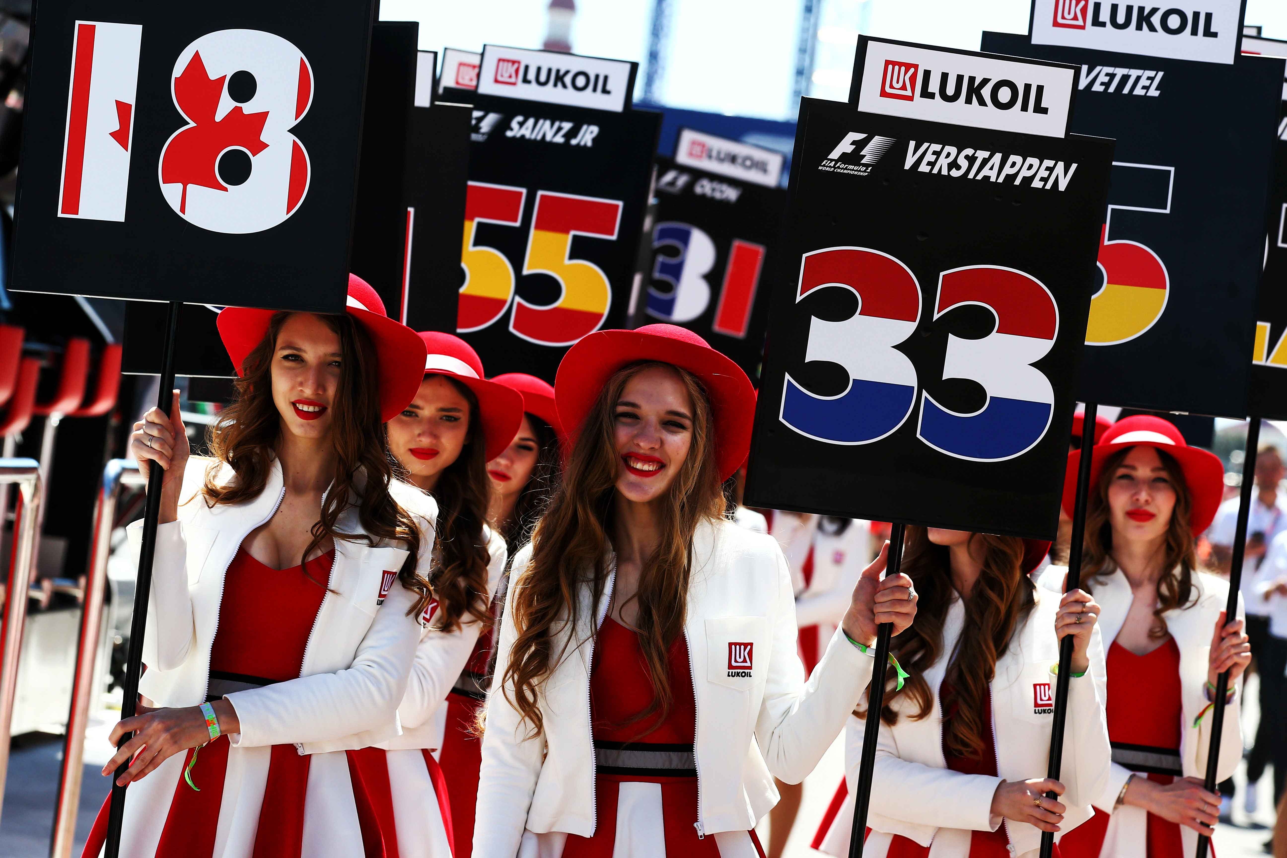 grid girl xinh dep ham nong chang F1 anh 3
