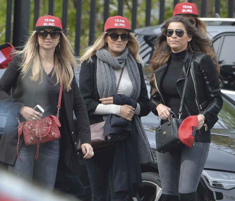 Dàn chân dài đến Old Trafford cổ vũ ảnh 4 Dan chan dai den Old Trafford co vu anh 4