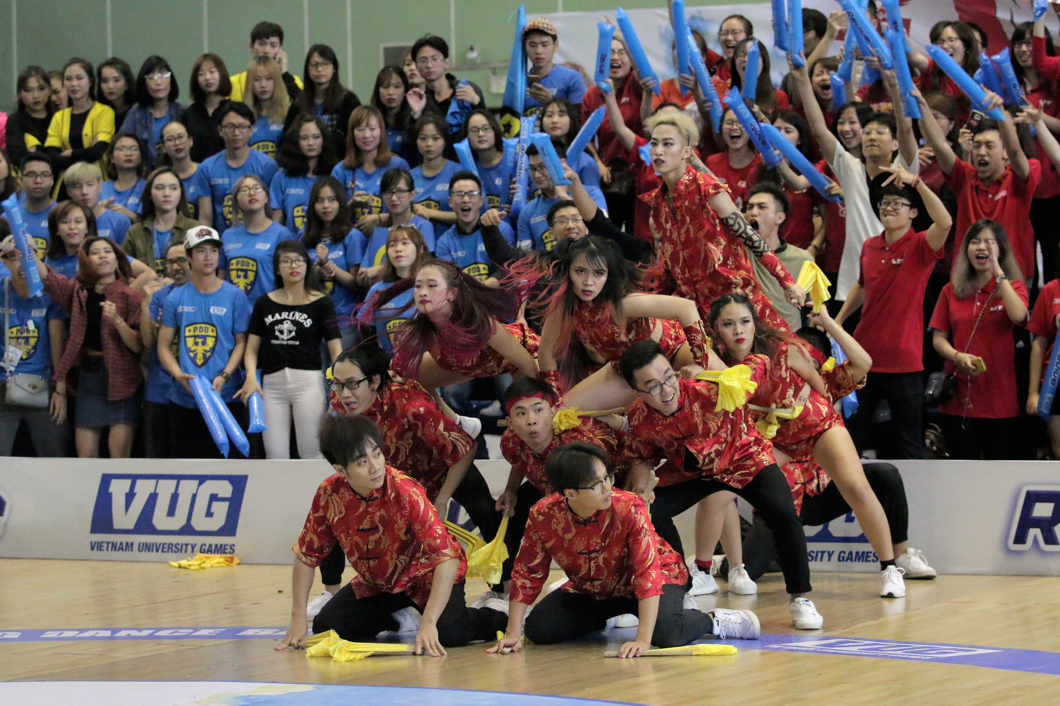 Nha VD Dance Battle DH Ngoai Thuong anh 1