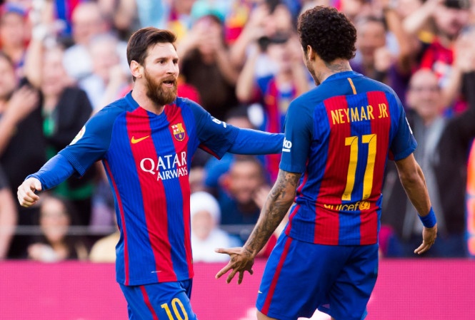 Messi lap cu dup va kien tao, Barca thang dam Villarreal hinh anh