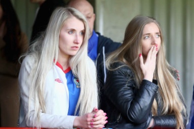 Nhung giot nuoc mat tien cuu vuong Premier League xuong hang hinh anh