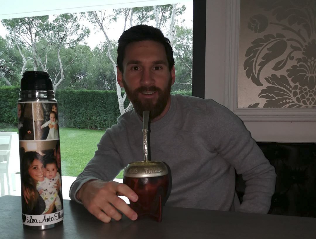 Messi khoe bo suu tap anh 2