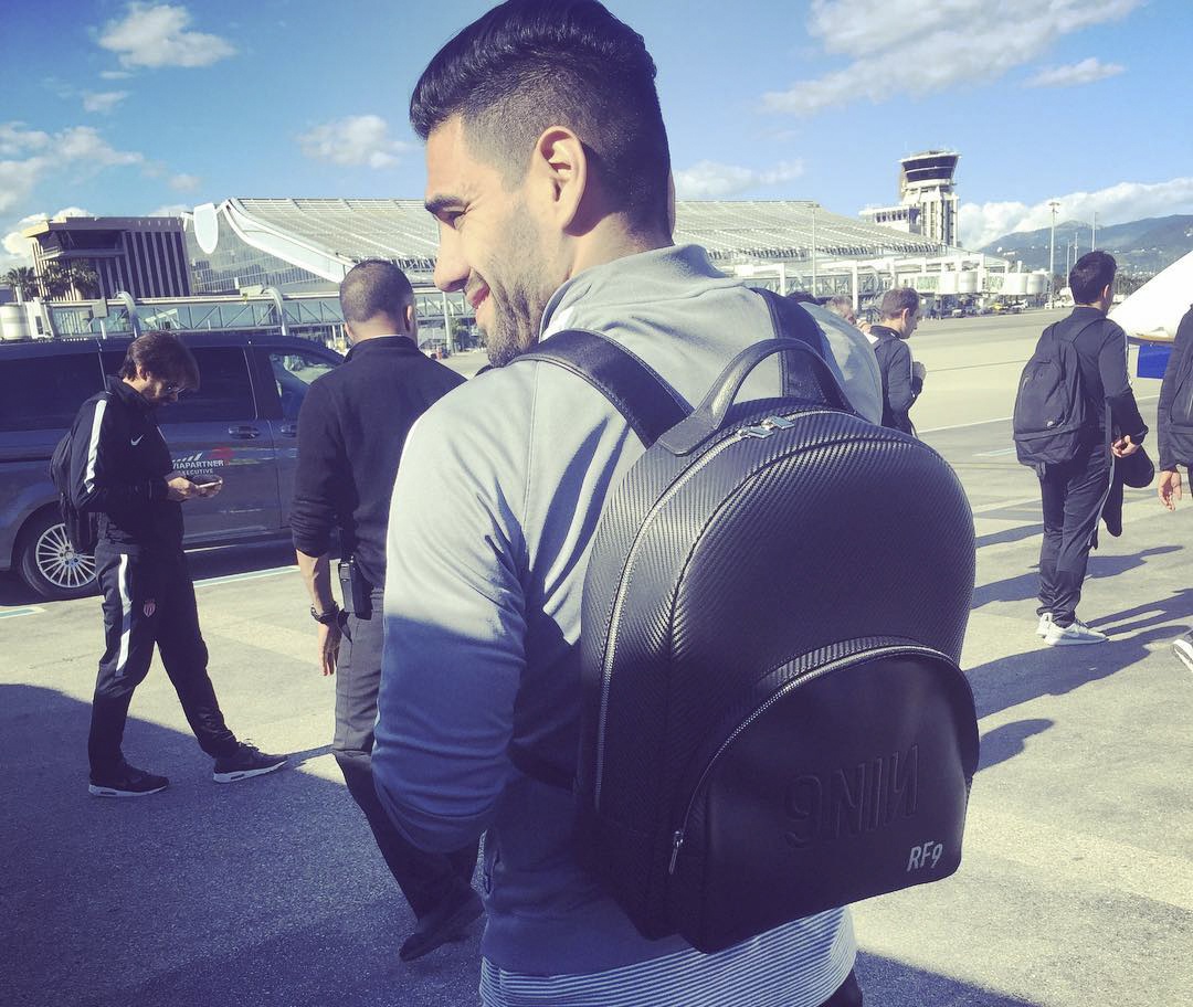 Messi khoe bo suu tap anh 7