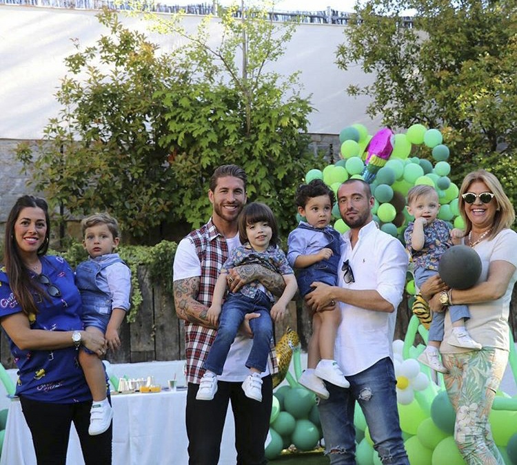 Messi khoe bo suu tap anh 6