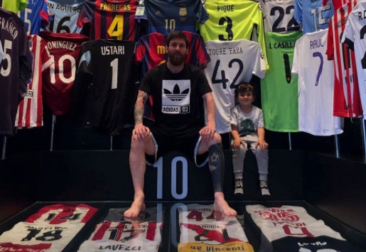 Messi khoe bo suu tap co ao so 7 cua Real hinh anh