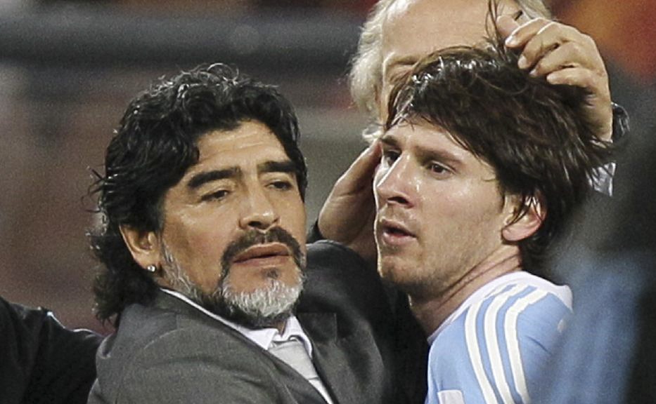 Messi bi phat nhe anh 1