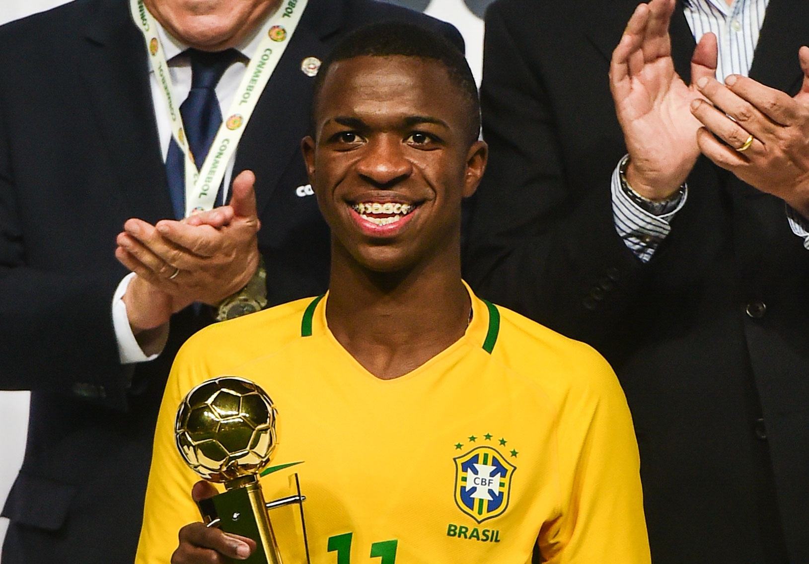 Real chi 45 trieu euro de so huu than dong 17 tuoi hinh anh