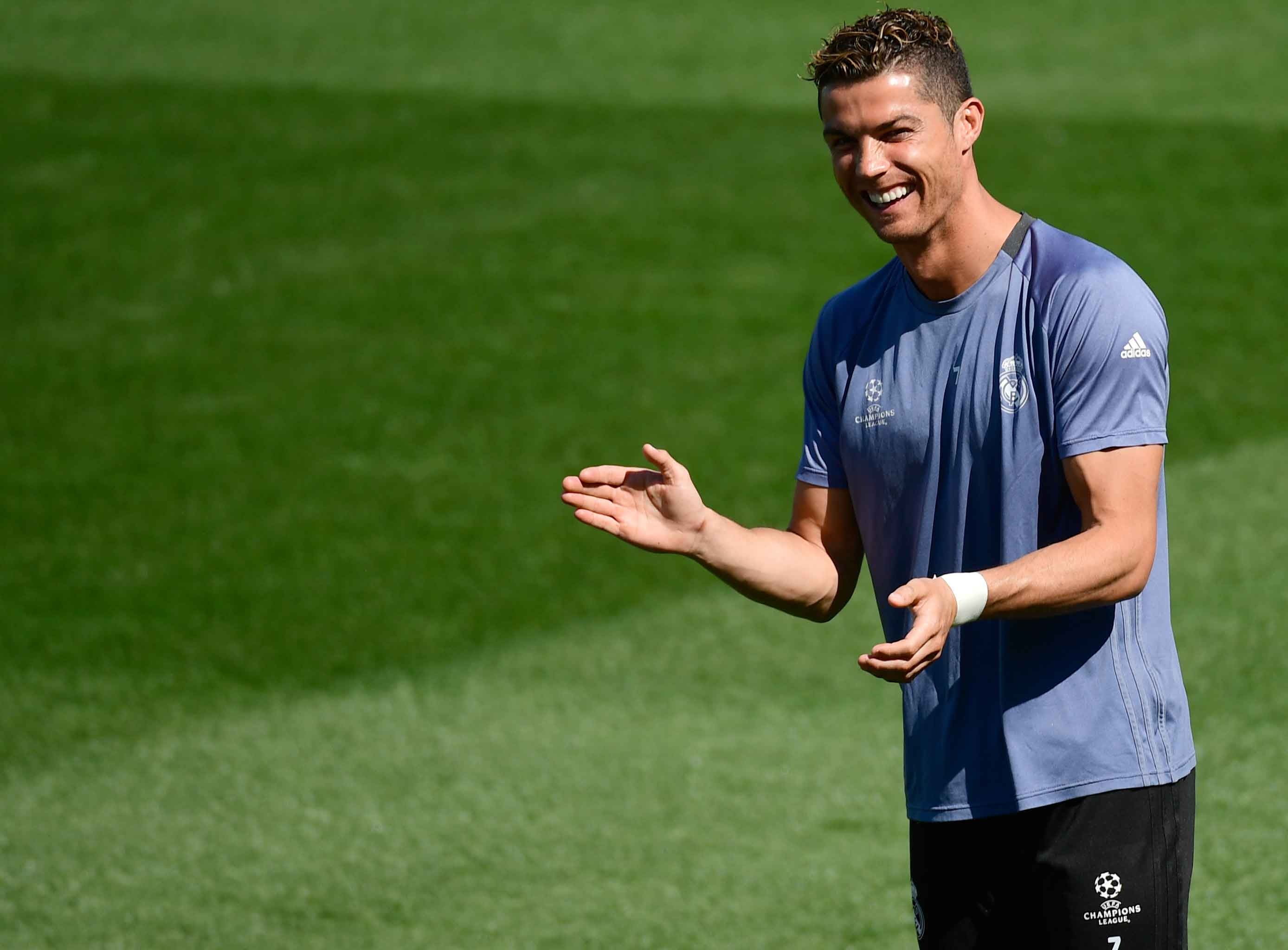 Ronaldo va dan sao Real sanh dieu anh 6