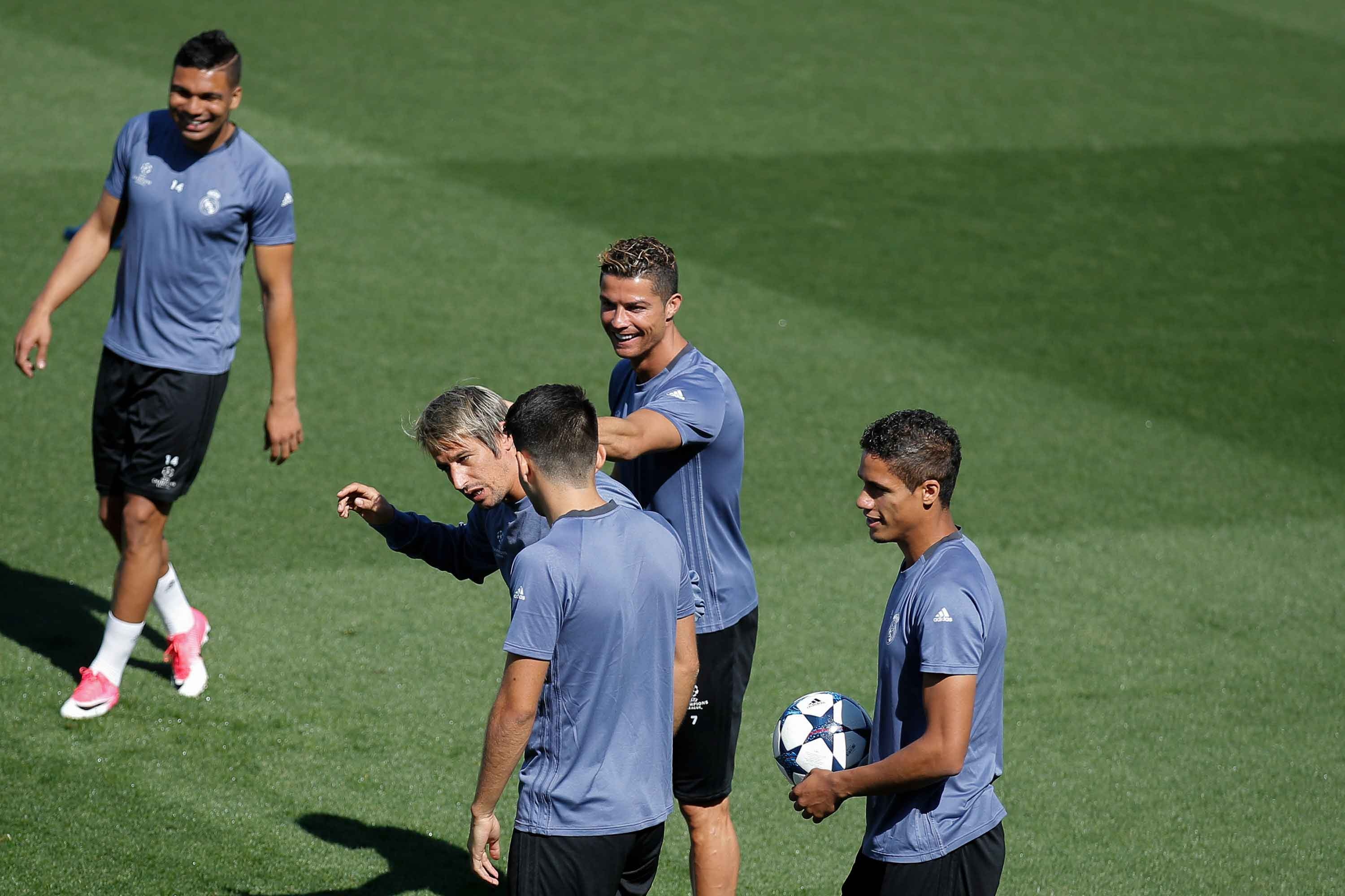 Ronaldo va dan sao Real sanh dieu anh 5