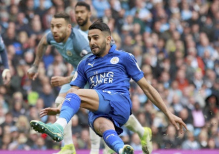 Man City vs Leicester (2-1): Mahrez bi tuoc ban thang phat den hinh anh