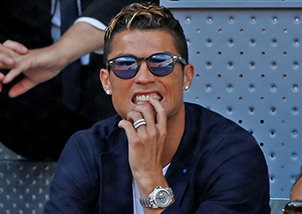 Ronaldo vui ve, hai huoc du khan dai chien Nadal vs Djokovic hinh anh