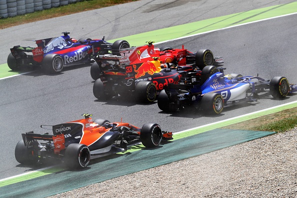 Man so tai hap dan giua Hamilton va Vettel o chang Spanish GP hinh anh