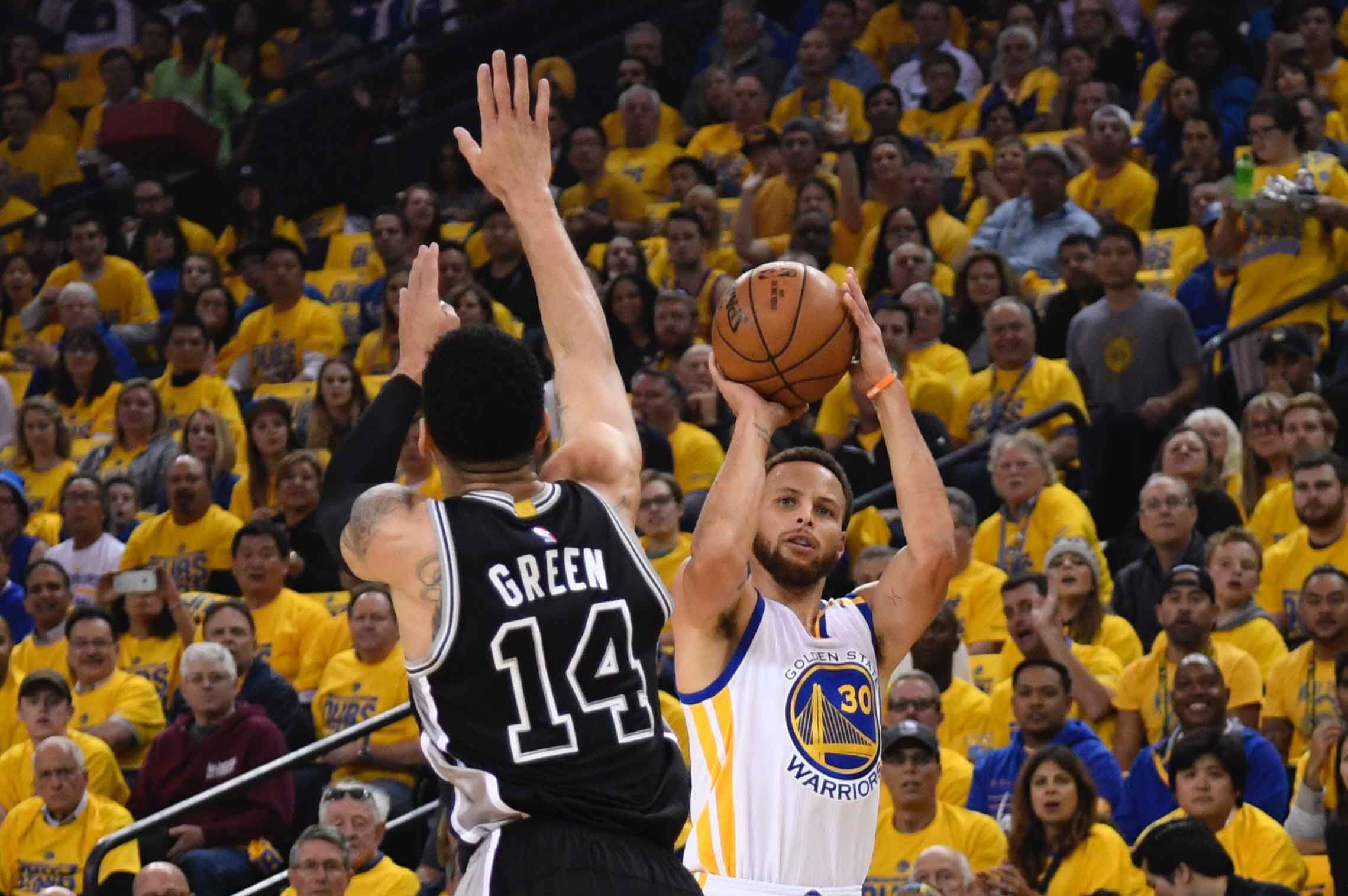 Spurs bi Warriors de bep o game 2 anh 3