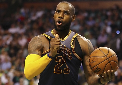 King James toa sang, Cavaliers danh bai Celtics tren san khach hinh anh