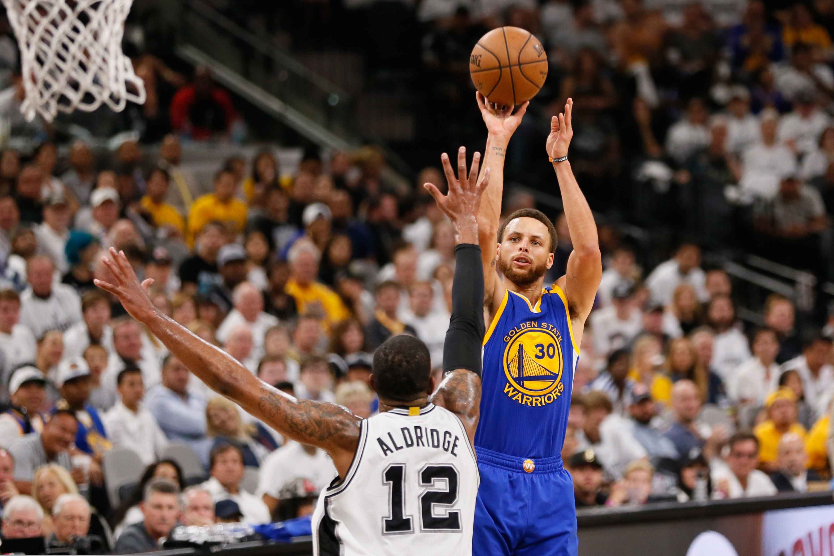 Warriors ha Spurs tren san khach anh 11
