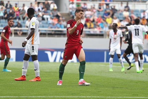 'Dan em cua Ronaldo' thua U20 Zambia anh 4