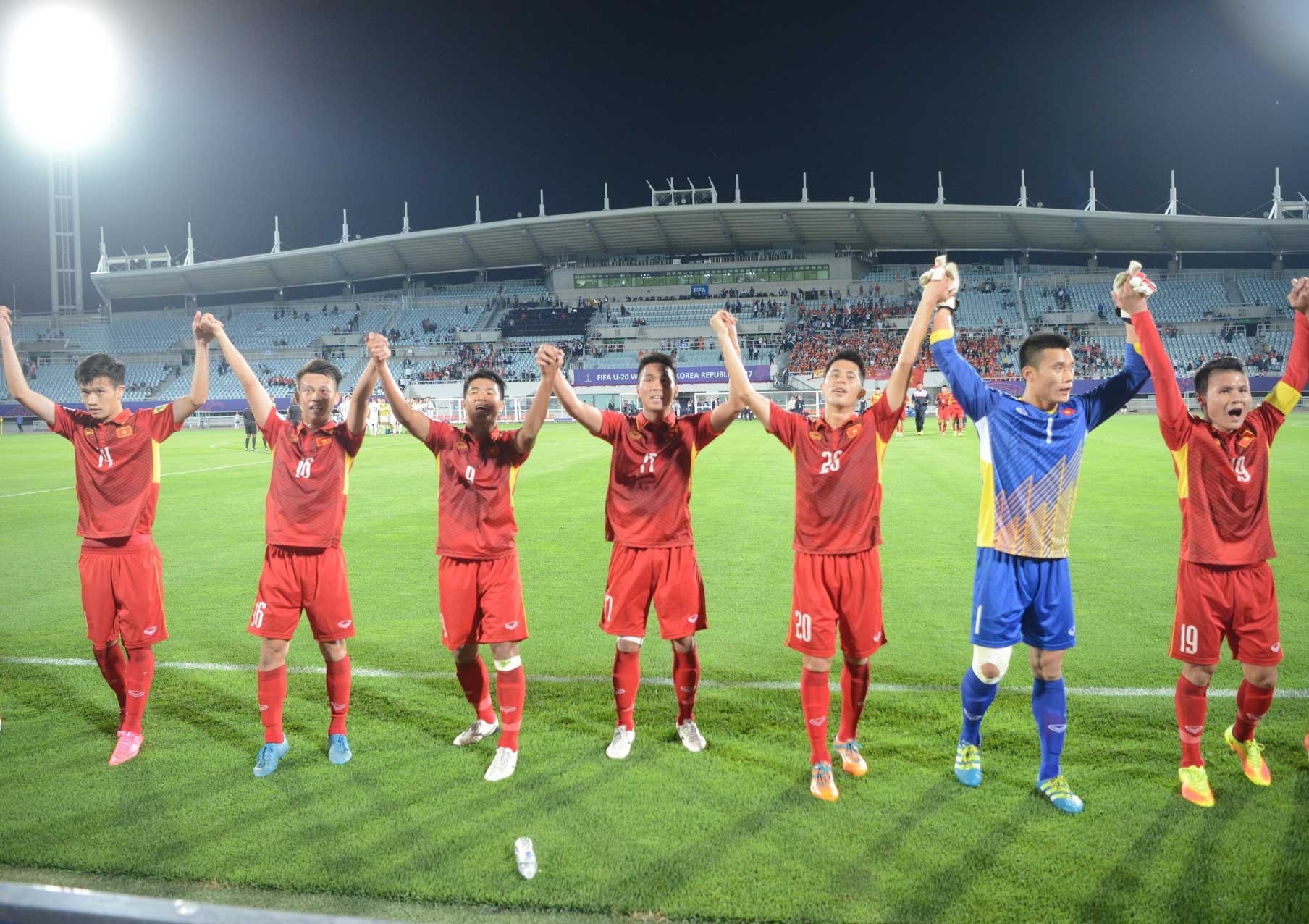 U20 Viet Nam cung nam tay cam on anh 8